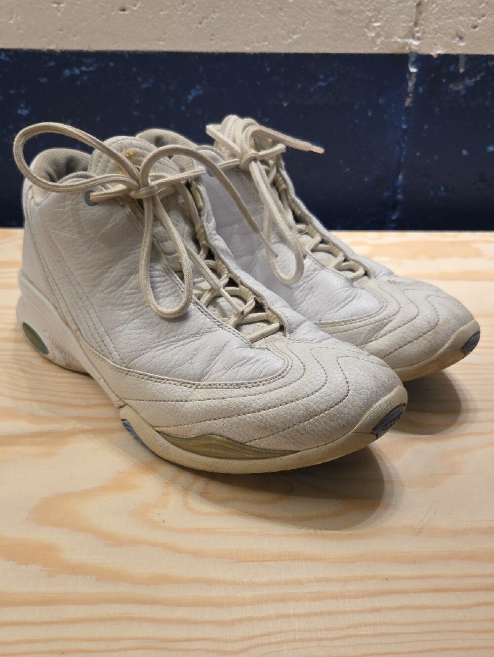 *Vintage 2000s* And1 Men's White Basketball Shoes (Size 12)